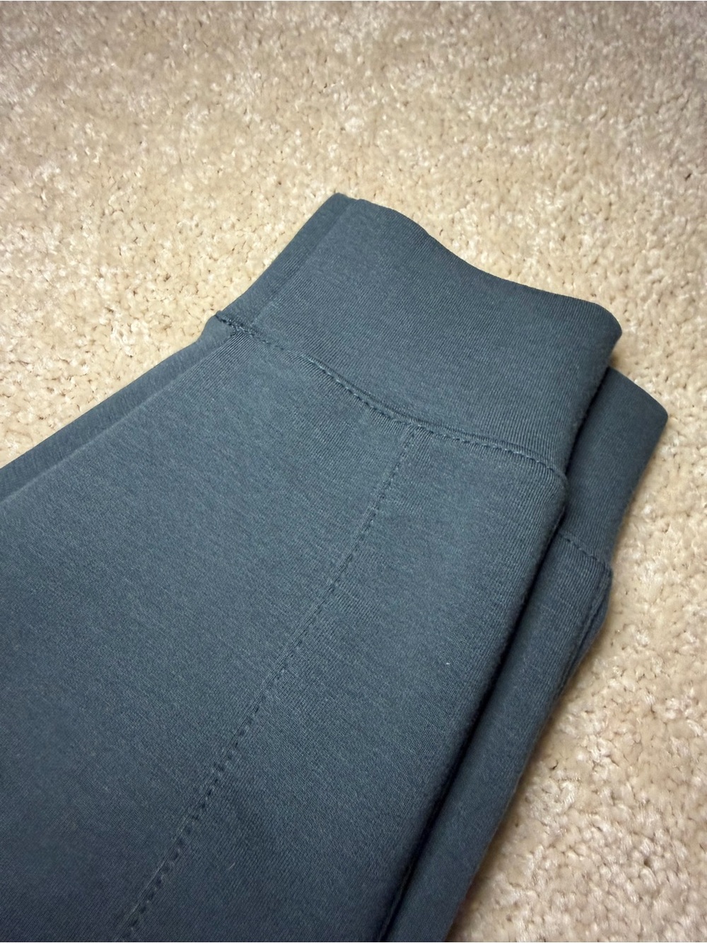 NWT Nike Women's 24.7 ImpossiblySoft
Mid-Rise Joggers - Picture 4 of 4